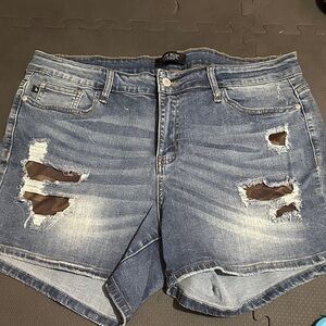 Judy Blue Camo Ripped Distressed Denim Shorts in Medium Blue